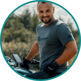 Simas, CEO